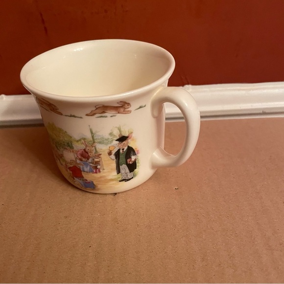 Vintage Royal Doulton “Bunnykins” Children's Double Handle Mug, 1988 - Picture 9 of 12